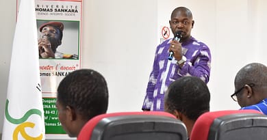 Le Directeur Général de la Maison de l'Entreprise du Burkina Faso, M. Karim OUATTARA présente le climat des affaires au Burkina Faso aux étudiants de l'Université Thomas SANKARA